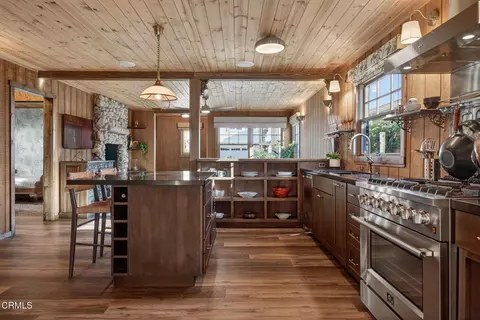 Kitchen - 117 Tujunga Ave, Oxnard, CA 93035 photo 4 of 6