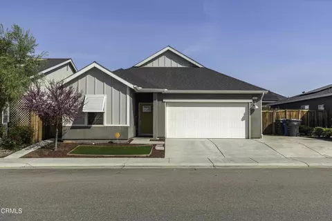 9634 Silver Falls Ln, Shafter, CA 93263