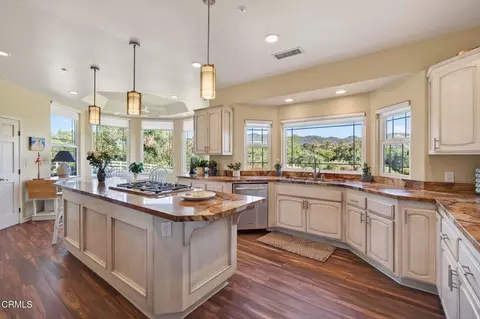 Kitchen - 10995 Alto Ct, Oak View, CA 93022 photo 2 of 4