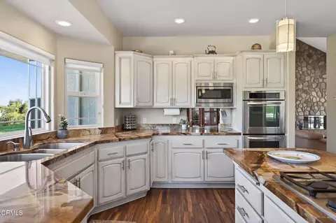 Kitchen - 10995 Alto Ct, Oak View, CA 93022 photo 4 of 4