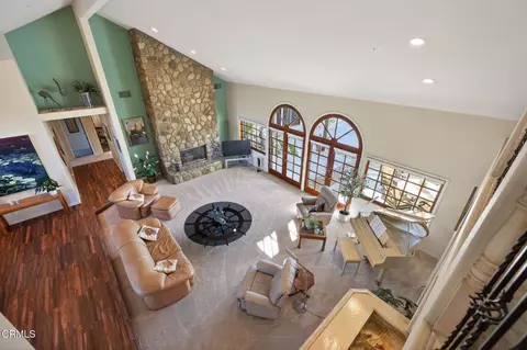 Living - 10995 Alto Ct, Oak View, CA 93022 photo 3 of 4