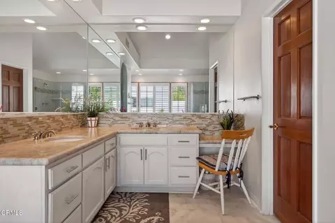 Bath - 10995 Alto Ct, Oak View, CA 93022 photo 1 of 4