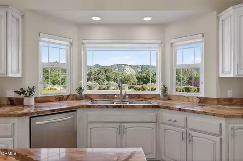 Kitchen - 10995 Alto Ct, Oak View, CA 93022 photo 3 of 4