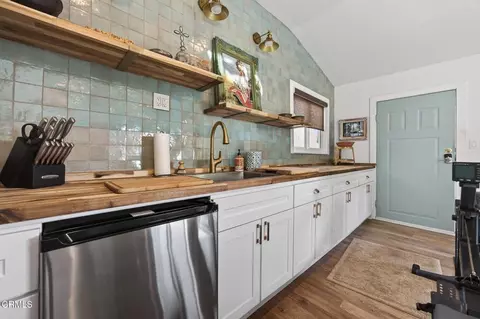 Kitchen - 559 N Loop Dr, Camarillo, CA 93010 photo 7 of 7