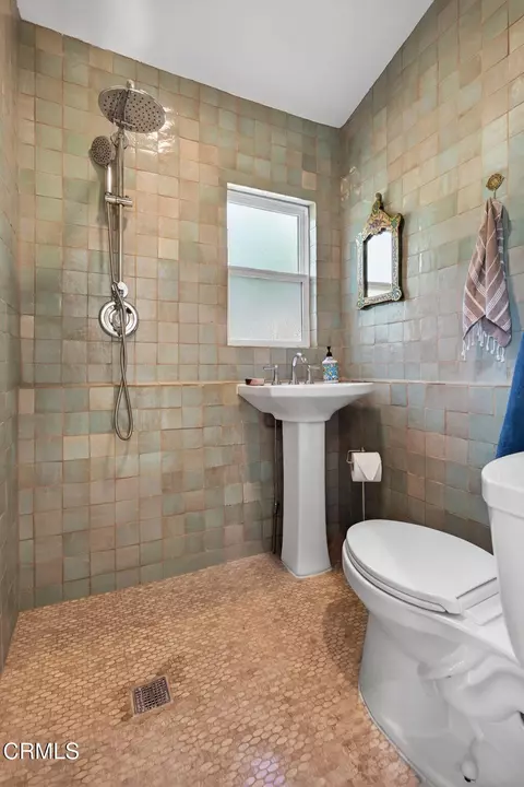 Bath - 559 N Loop Dr, Camarillo, CA 93010 photo 3 of 3
