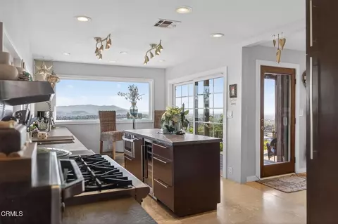 Kitchen - 559 N Loop Dr, Camarillo, CA 93010 photo 2 of 7