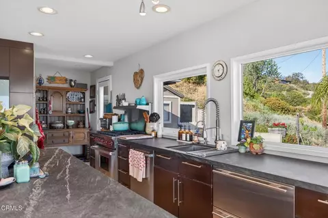 Kitchen - 559 N Loop Dr, Camarillo, CA 93010 photo 5 of 7