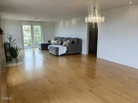 Living - 559 N Loop Dr, Camarillo, CA 93010 photo 1 of 5