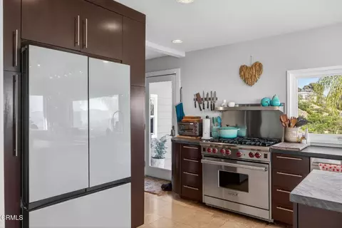 Kitchen - 559 N Loop Dr, Camarillo, CA 93010 photo 4 of 7