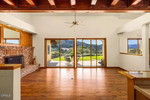 Living - 700 Thomas St, Oak View, CA 93022 photo 1 of 4