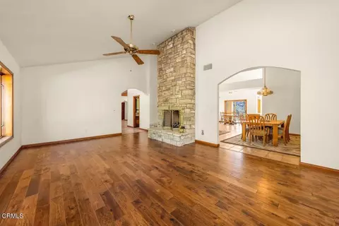 Living - 700 Thomas St, Oak View, CA 93022 photo 2 of 4