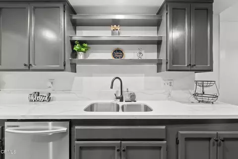 Kitchen - 1501 Pisco Ln, Oxnard, CA 93035 photo 2 of 3