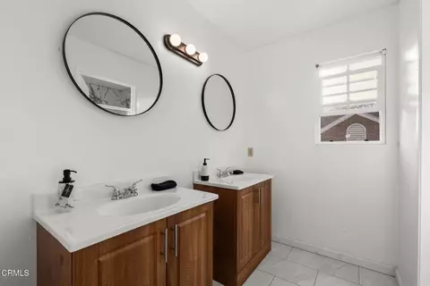 Bath - 1501 Pisco Ln, Oxnard, CA 93035 photo 4 of 5
