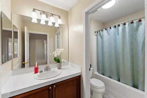 Bath - 1022 Corte Augusta, Camarillo, CA 93010 photo 4 of 4