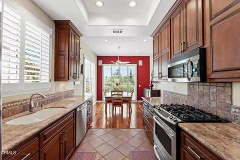 Kitchen - 1022 Corte Augusta, Camarillo, CA 93010 photo 3 of 4