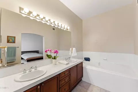 Bath - 1022 Corte Augusta, Camarillo, CA 93010 photo 3 of 4