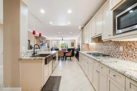 Kitchen - 1512 Seabridge Ln, Oxnard, CA 93035 photo 3 of 8