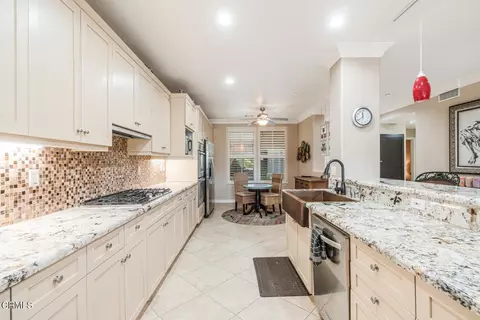 Kitchen - 1512 Seabridge Ln, Oxnard, CA 93035 photo 5 of 8