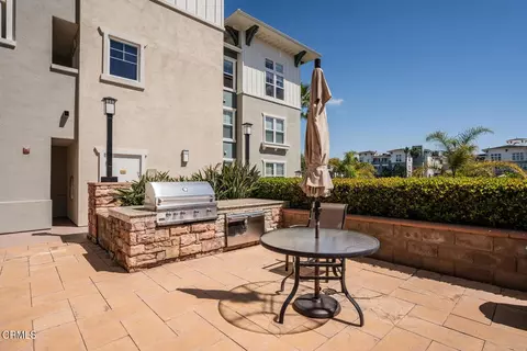 Exterior - 1512 Seabridge Ln, Oxnard, CA 93035 photo 4 of 7