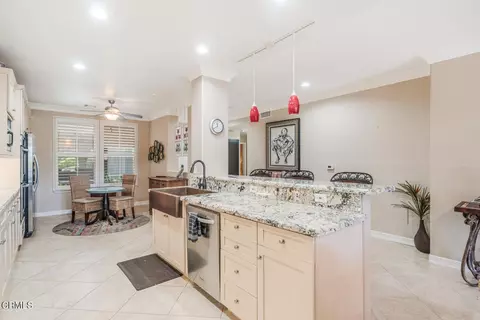 Kitchen - 1512 Seabridge Ln, Oxnard, CA 93035 photo 6 of 8