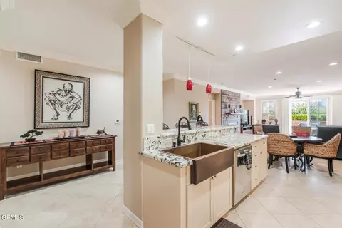 Kitchen - 1512 Seabridge Ln, Oxnard, CA 93035 photo 2 of 8