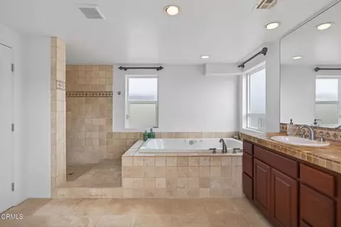 Bath - 264 Hollywood Blvd, Oxnard, CA 93035 photo 2 of 7