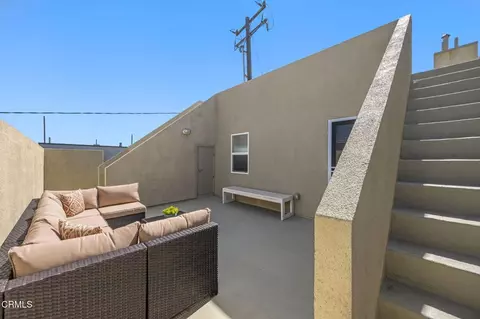 Exterior - 264 Hollywood Blvd, Oxnard, CA 93035 photo 3 of 5