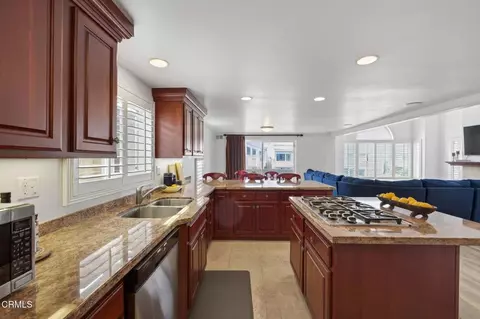 Kitchen - 264 Hollywood Blvd, Oxnard, CA 93035 photo 2 of 5