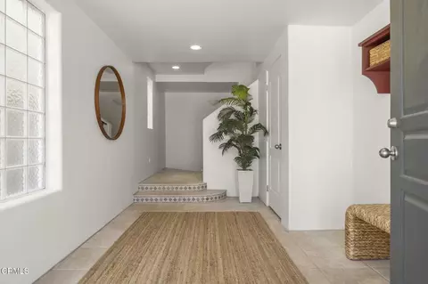 Entry Way - 264 Hollywood Blvd, Oxnard, CA 93035 photo 1 of 3