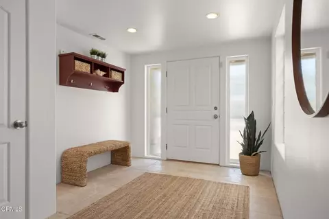 Entry Way - 264 Hollywood Blvd, Oxnard, CA 93035 photo 2 of 3