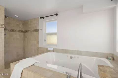 Bath - 264 Hollywood Blvd, Oxnard, CA 93035 photo 3 of 7