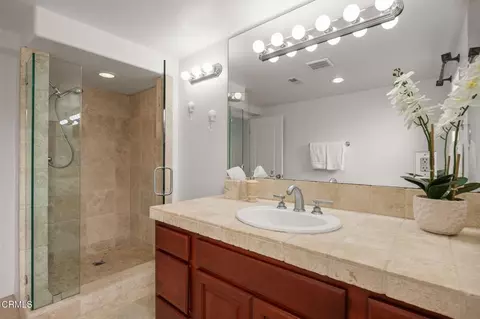 Bath - 264 Hollywood Blvd, Oxnard, CA 93035 photo 6 of 7