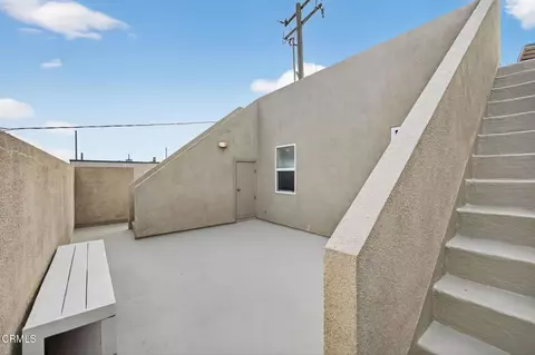 Exterior - 264 Hollywood Blvd, Oxnard, CA 93035 photo 8 of 10