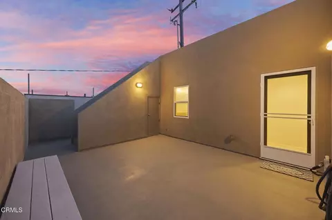 Exterior - 264 Hollywood Blvd, Oxnard, CA 93035 photo 4 of 10