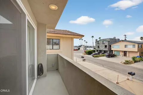 Exterior - 264 Hollywood Blvd, Oxnard, CA 93035 photo 6 of 10