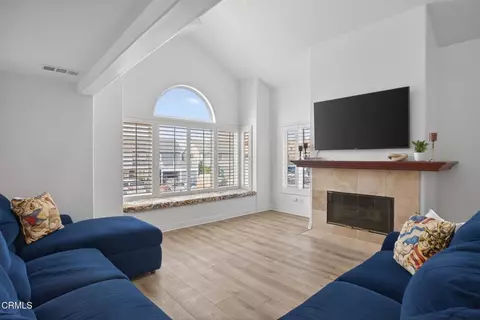 Living - 264 Hollywood Blvd, Oxnard, CA 93035 photo 2 of 4