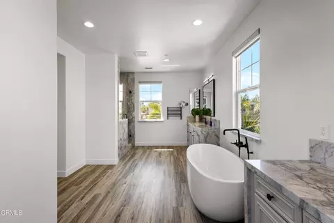 Bath - 4173 Caribbean St, Oxnard, CA 93035 photo 4 of 6