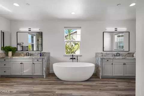 Bath - 4173 Caribbean St, Oxnard, CA 93035 photo 3 of 6