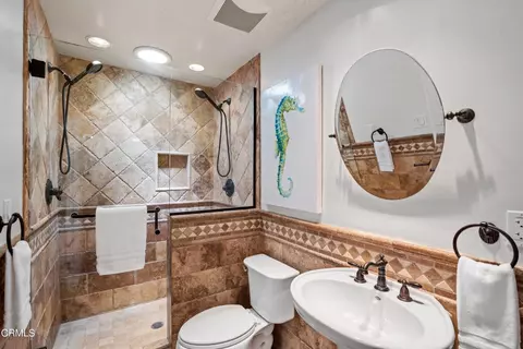 Bath - 3715 Sunset Ln, Oxnard, CA 93035 photo 3 of 6