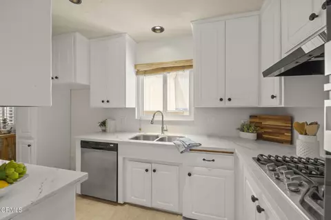 Kitchen - 3715 Sunset Ln, Oxnard, CA 93035 photo 5 of 6