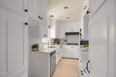 Kitchen - 3715 Sunset Ln, Oxnard, CA 93035 photo 2 of 6