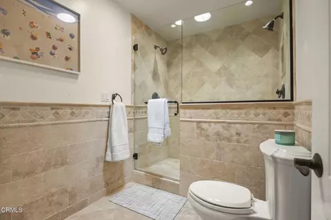 Bath - 3715 Sunset Ln, Oxnard, CA 93035 photo 3 of 9
