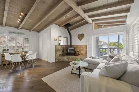 Living - 3715 Sunset Ln, Oxnard, CA 93035 photo 1 of 3