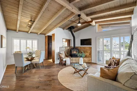 Living - 3715 Sunset Ln, Oxnard, CA 93035 photo 2 of 4