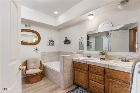 Bath - 25900 Columbia Way, Tehachapi, CA 93561 photo 4 of 6