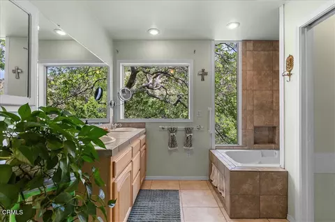 Bath - 25900 Columbia Way, Tehachapi, CA 93561 photo 2 of 6