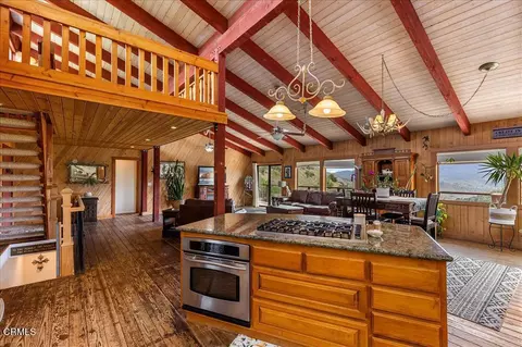 Kitchen - 25900 Columbia Way, Tehachapi, CA 93561 photo 3 of 4