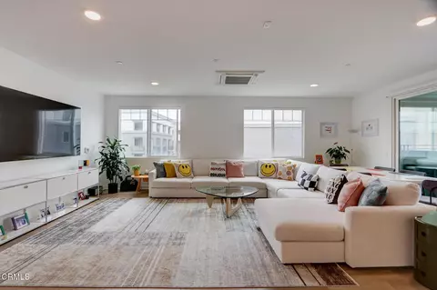 Living - 2810 Wagon Wheel Rd #304, Oxnard, CA 93036 photo 1 of 5