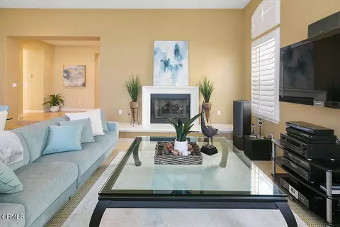 Living - 1464 Twin Tides Pl, Oxnard, CA 93035 photo 3 of 5
