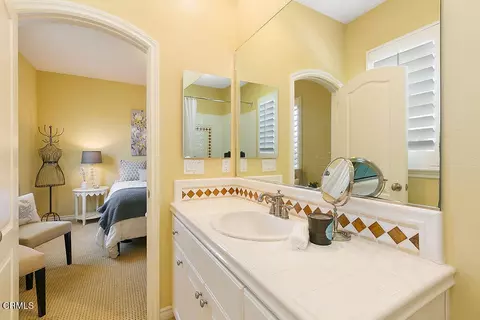 Bath - 1464 Twin Tides Pl, Oxnard, CA 93035 photo 8 of 9